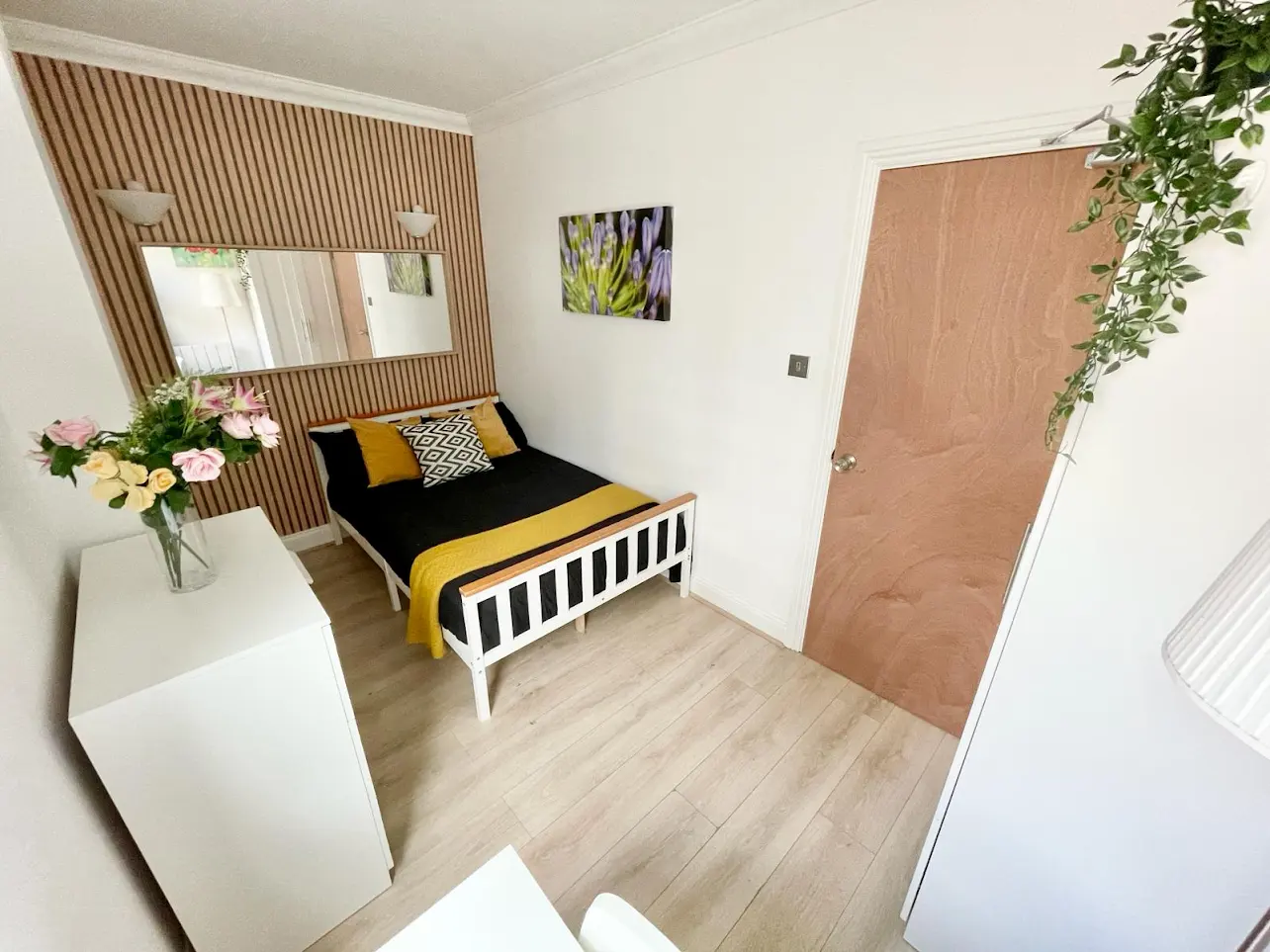 Nice double room in Crossharbour